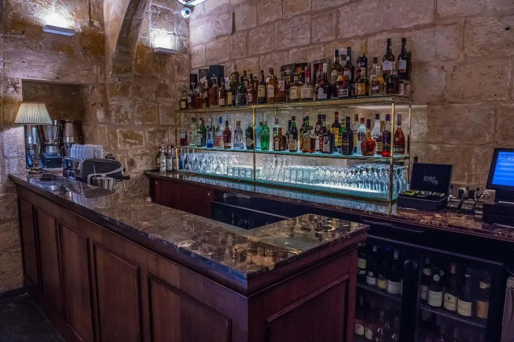 Bar, Palais Le Brun, Malta