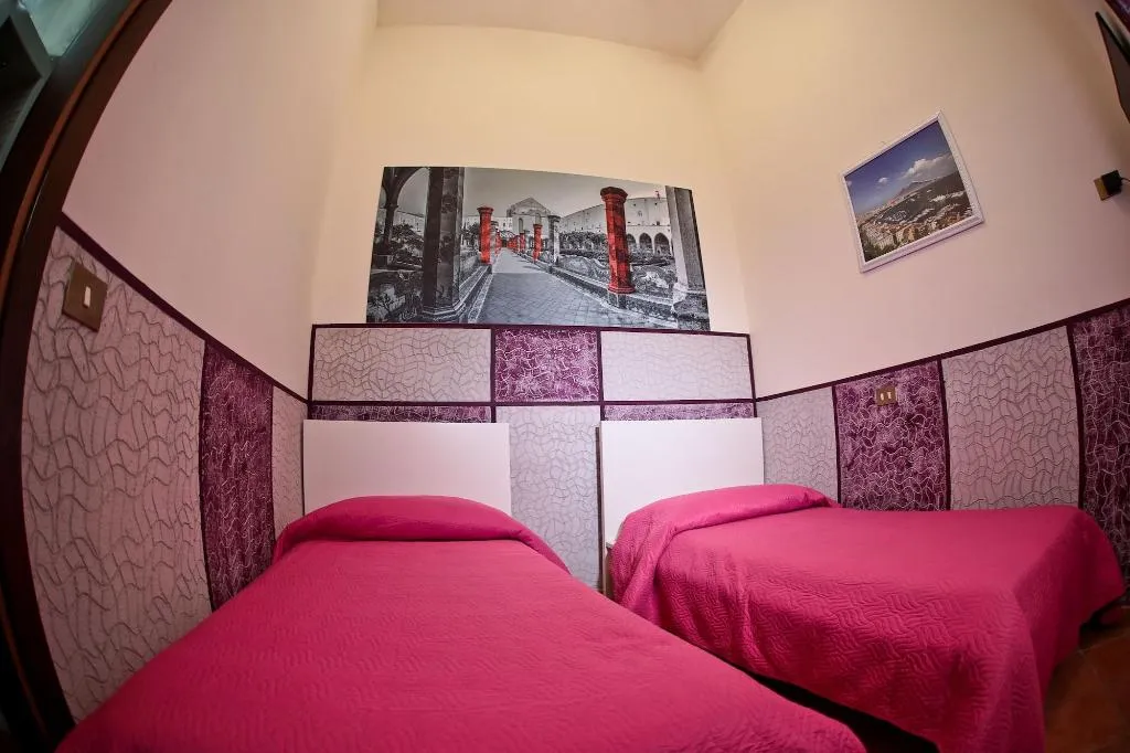 Room, Residence Confalone, Naples