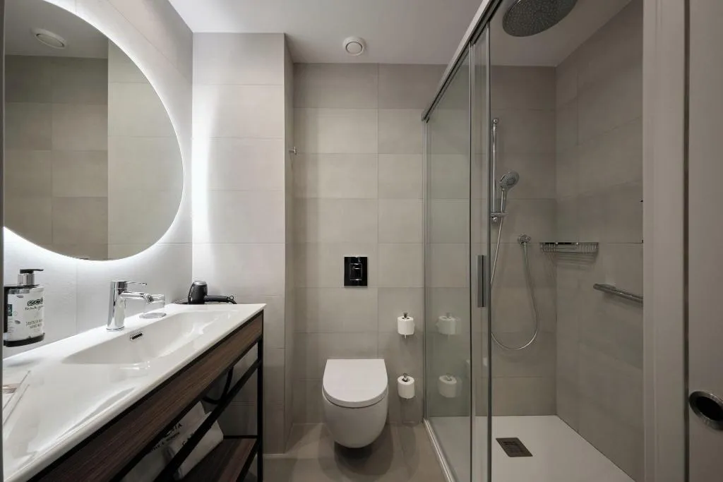 SINGLE PREMIUM Room, Catalonia La Maquinista, Barcelona