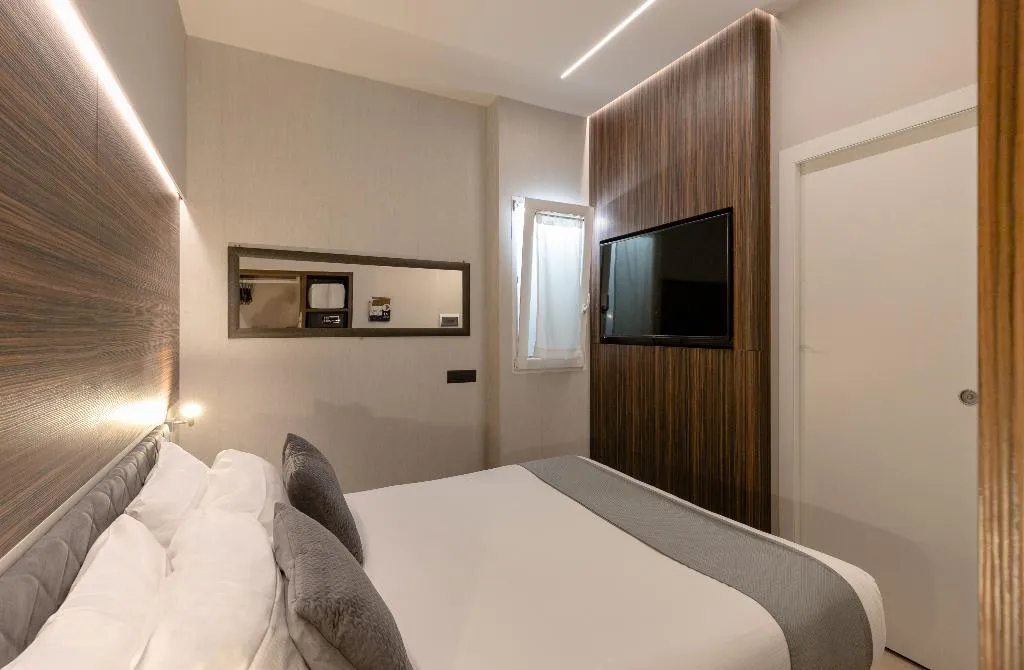 QUADRUPLE DELUXE Room, AH - Duomo Essence, Milan