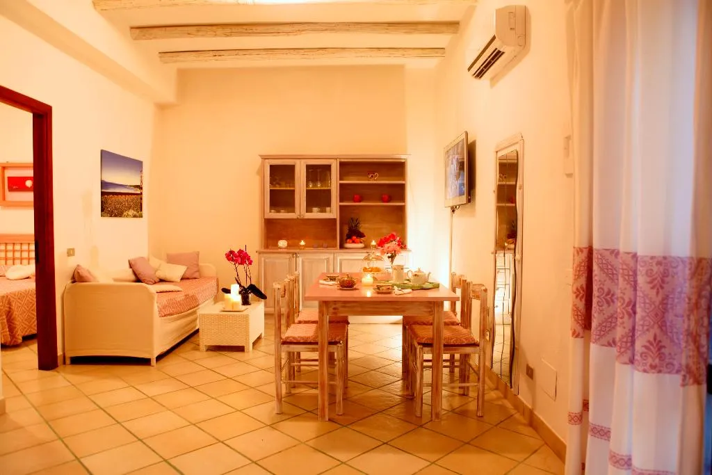APARTMENT CAPACITY 6 Room, Villa Antonina, Olbia