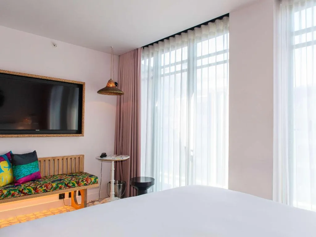 DOUBLE WITH BALCONY WITH VIEWS Room, Mama Shelter Lisboa, Lisbon