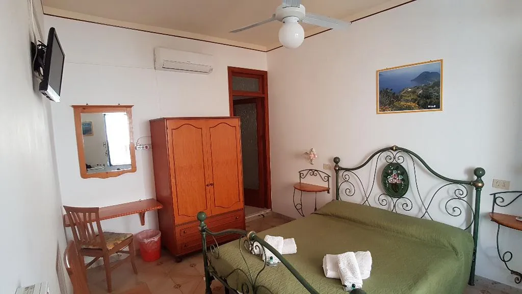 DOUBLE CAPACITY 2 ONE BEDROOM Room, Casa Vittorio, Catania