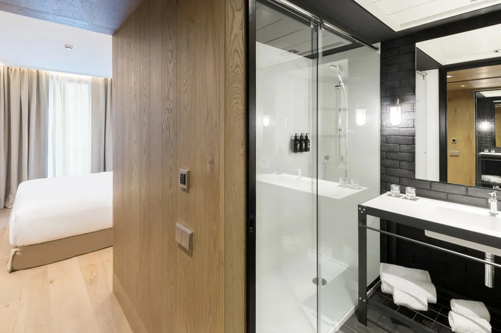 DOUBLE SUPERIOR Room, The Corner Hotel, Barcelona