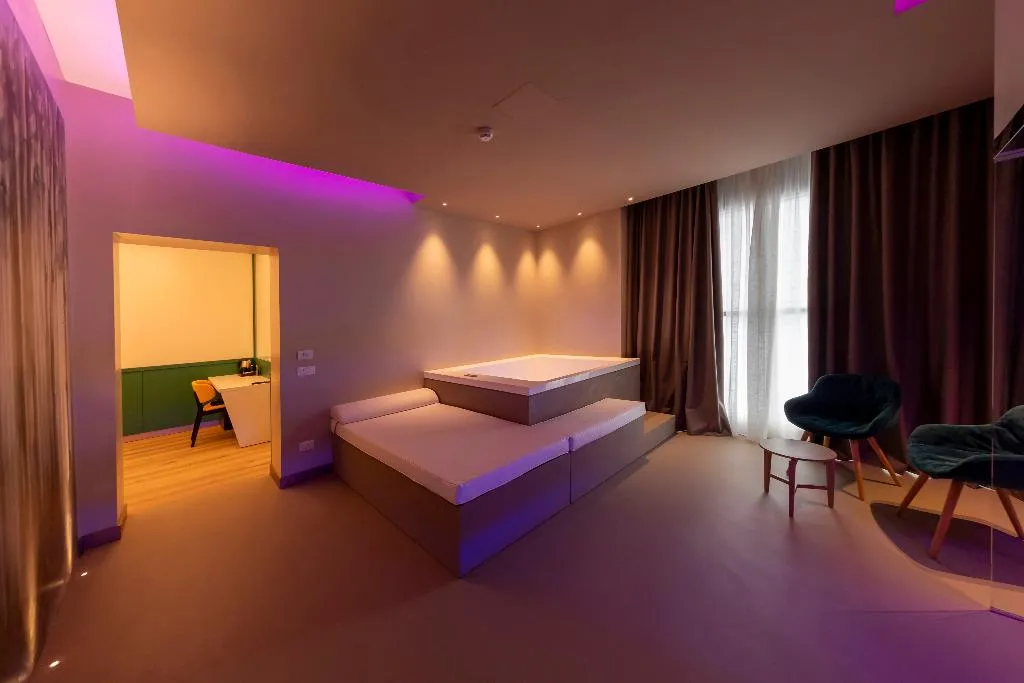 JUNIOR SUITE WITH JACUZZI Room, Smart Hotel - Naples Harbour, Naples