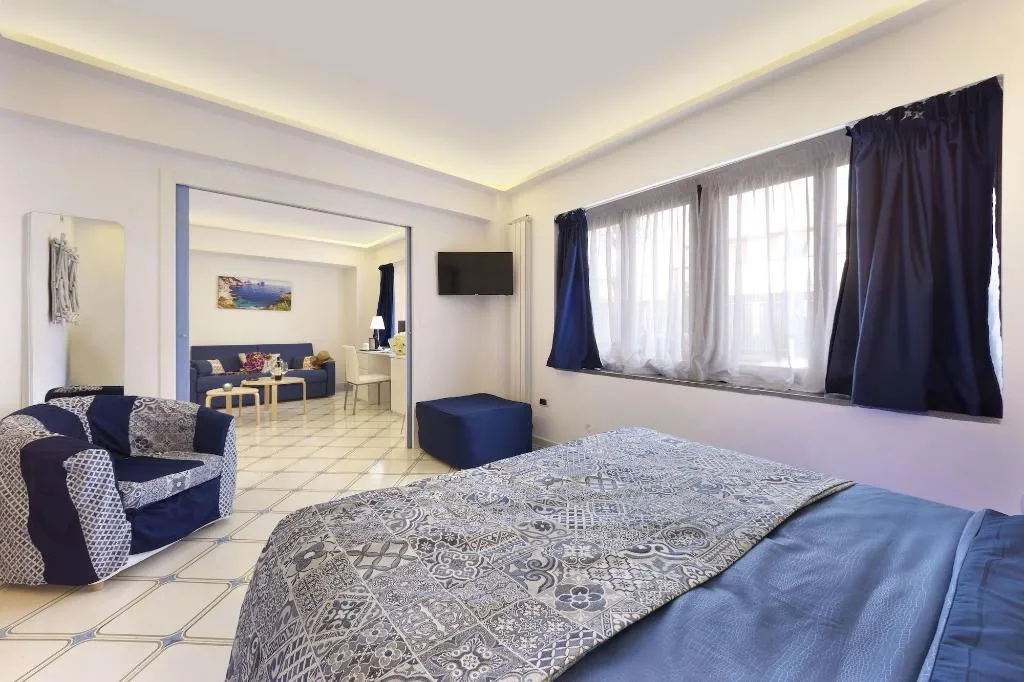Room, B B Sorrento Central, Naples
