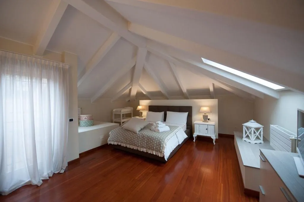 Room, Thea Monza, Milan