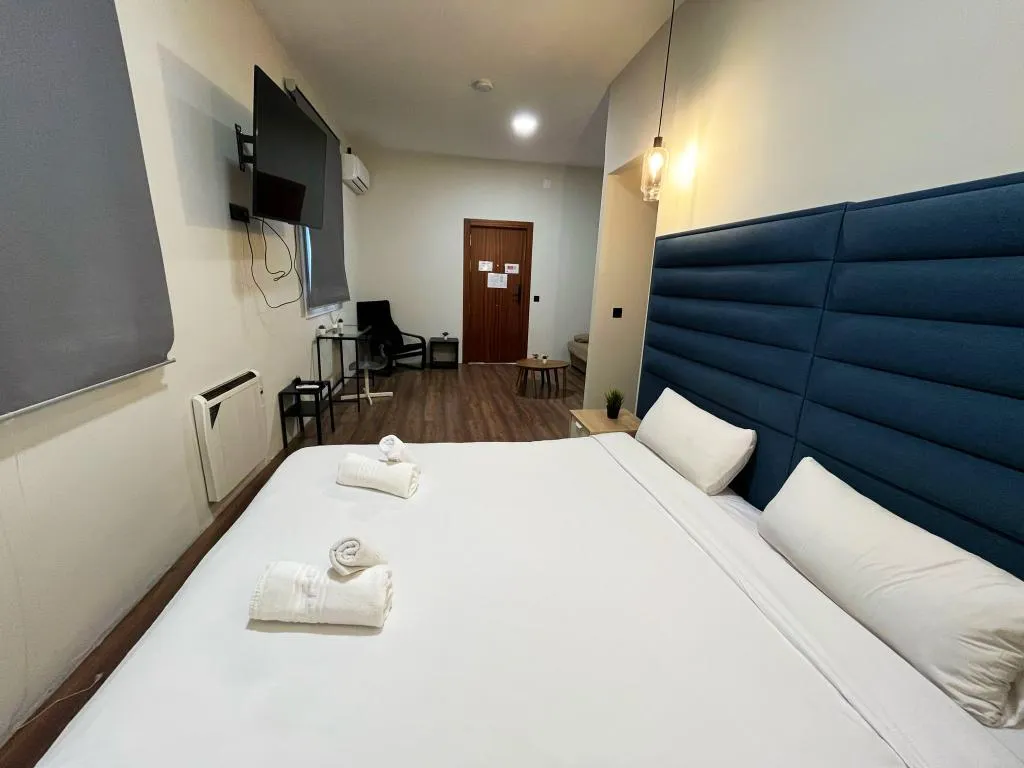 QUADRUPLE STANDARD Room, Montera Center Madrid, Madrid