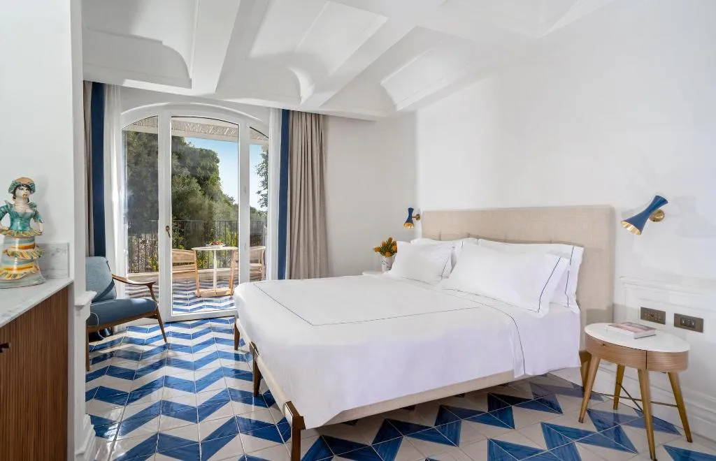 Room, Borgo Santandrea, Naples