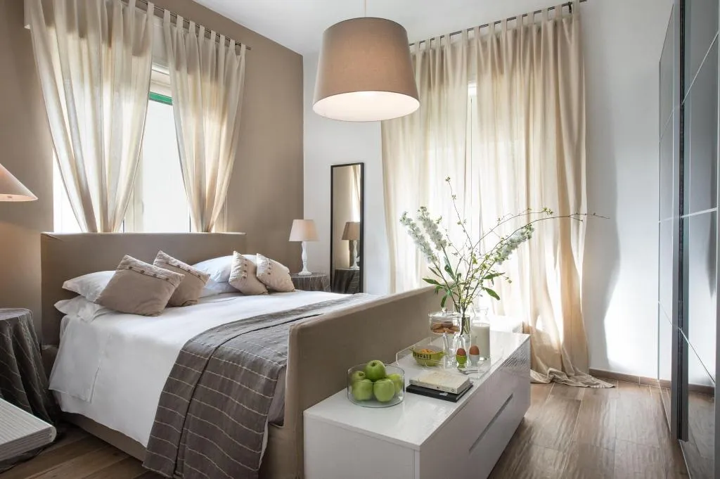 Room, La Maison Des Tout Le Monde, Naples