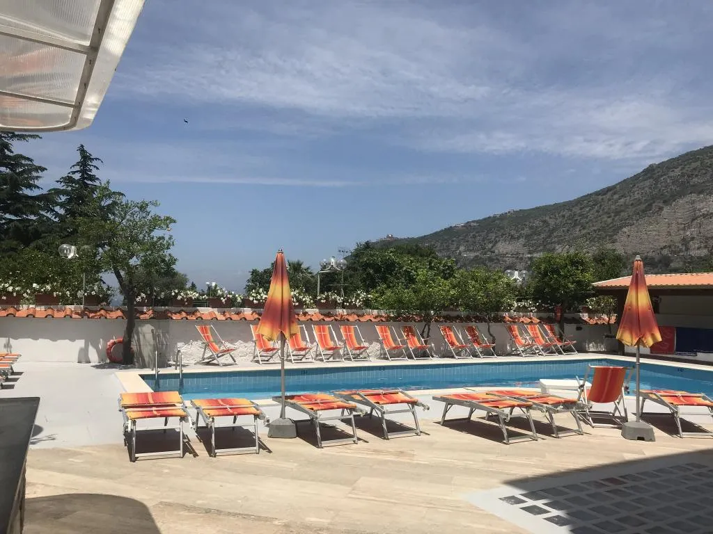 Pool, Albatros, Naples