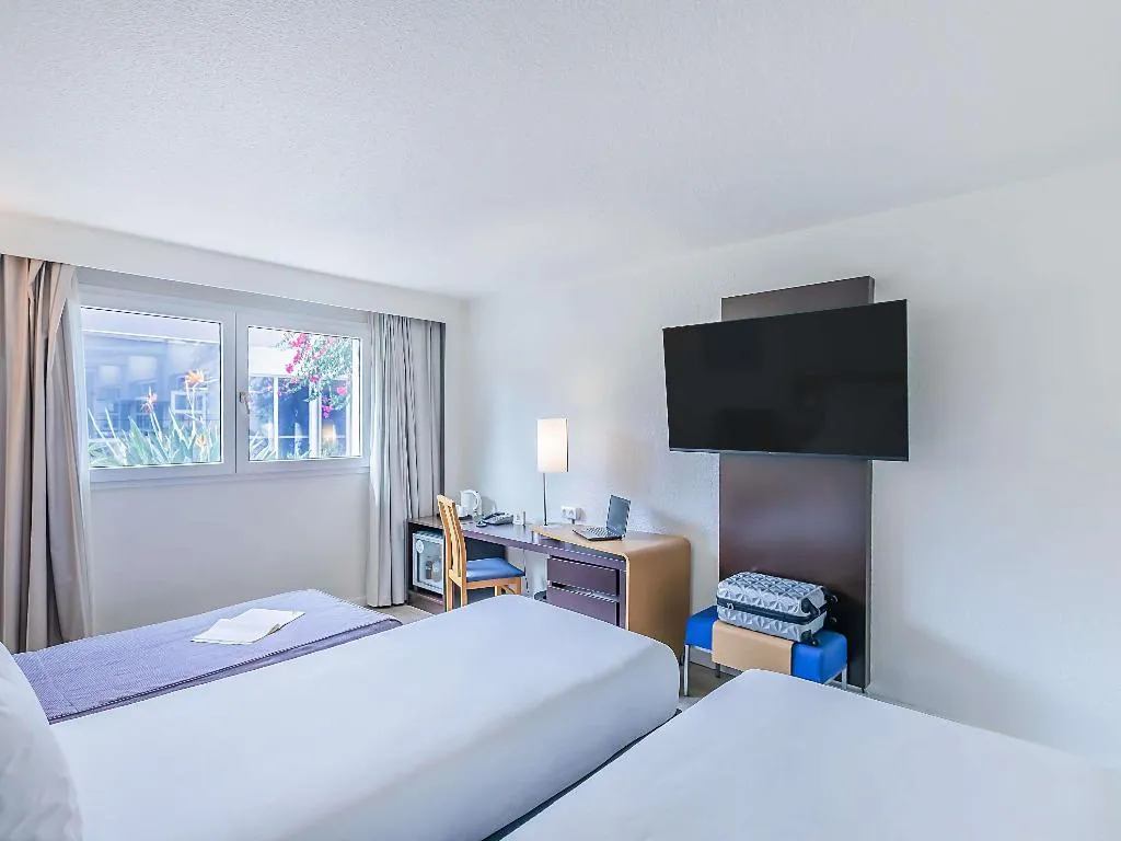 DOUBLE QUEEN SIZE BED Room, Novotel Setubal, Lisbon