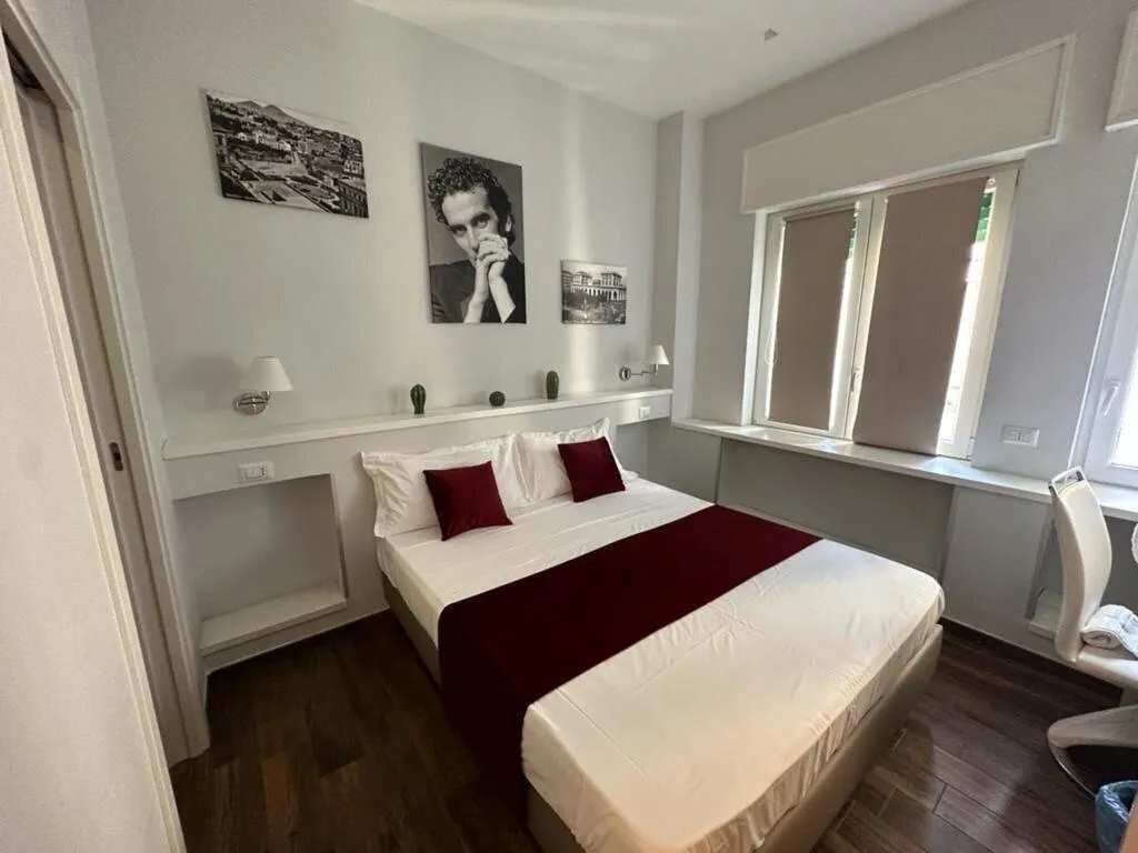 Room, Botanique, Naples