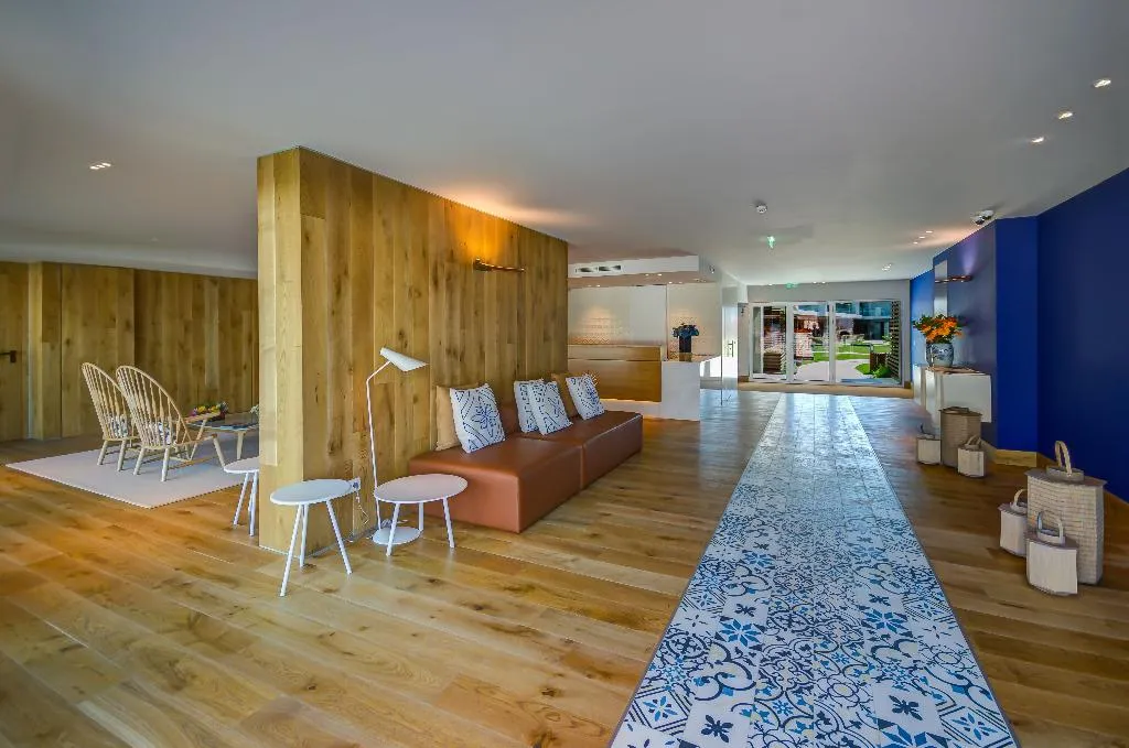 Lobby, Praia Do Sal, Lisbon