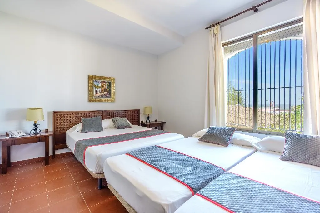 FAMILY ROOM STANDARD Room, Hotel Las Cumbres, Andalucia