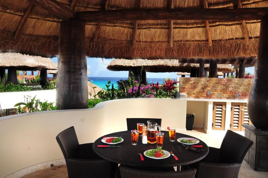 Room PARTIAL OCEAN VIEW Room, El Taj Ocean Front and Beachside Condo Hotel, Playa Del Carmen