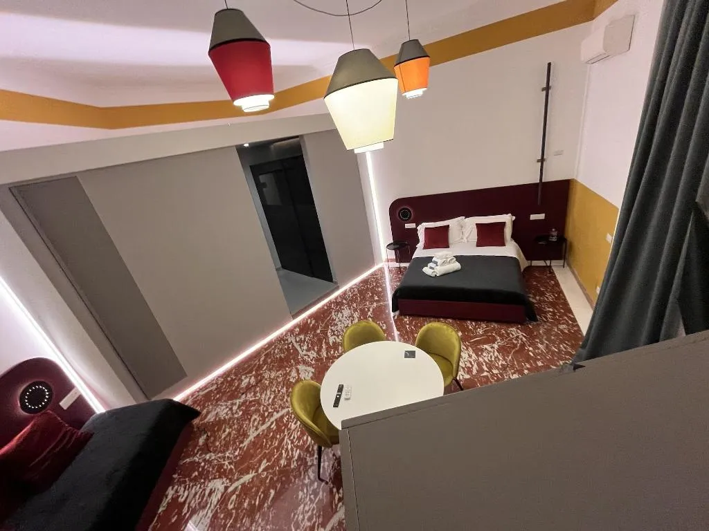 Room, Rettifilo 311, Naples