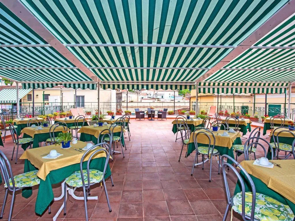 Restaurant, Amalfi, Naples