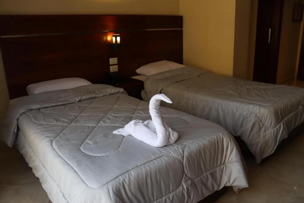 TWIN BASIC Room, Pharaohs Hotel, Cairo