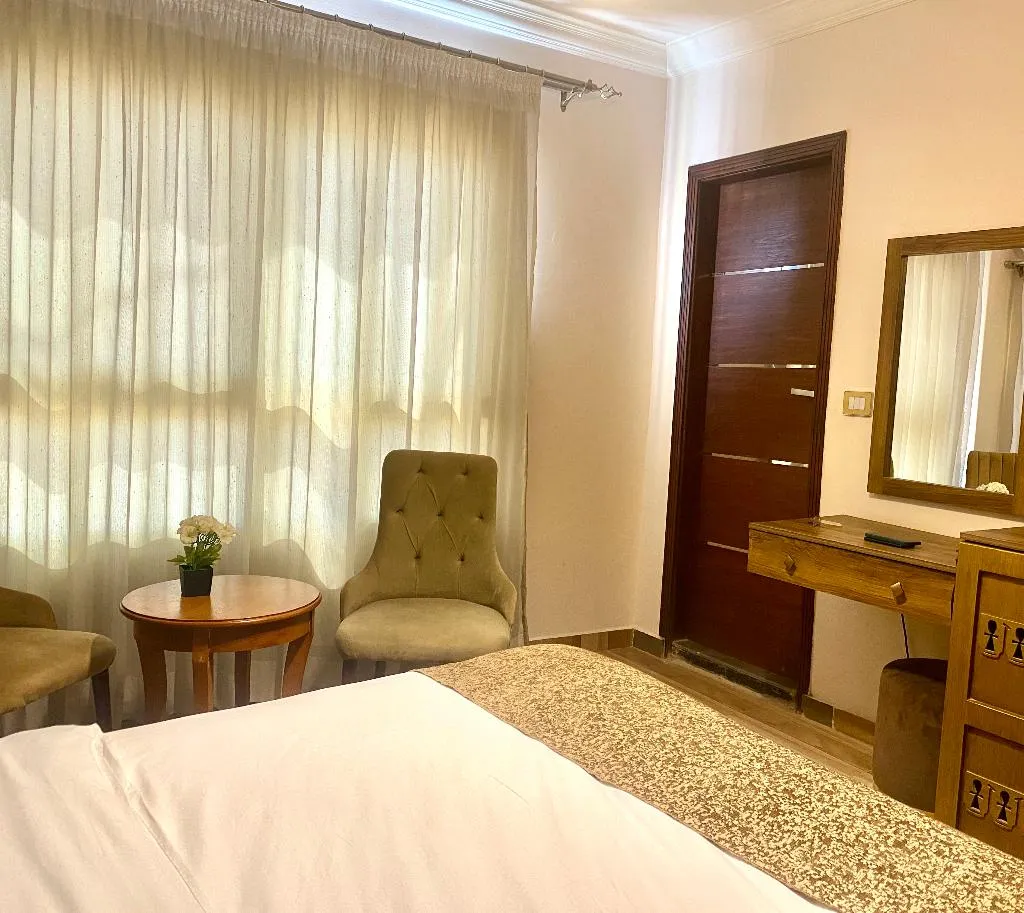 DOUBLE DELUXE KING BED Room, New Museum, Pyramids Inn, Cairo
