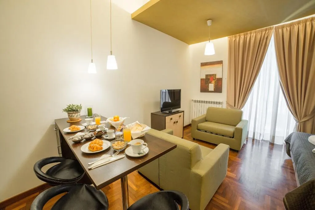 Room, Bed & Breakfast Chiaia 32, Naples