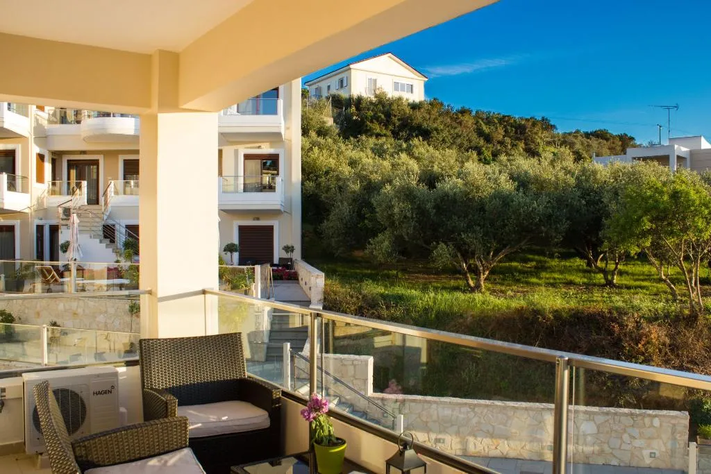 FAMILY ROOM TWO BEDROOMS WITH VIEWS Room, Esthisis suites & maisonettes, Crete