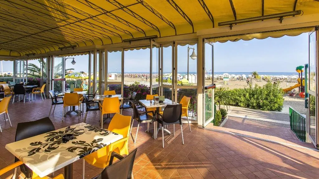 Terrace, Touring, Venice