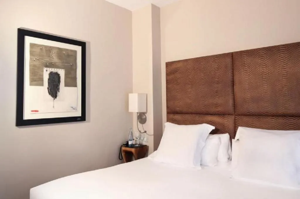 JUNIOR SUITE CAPACITY 3 Room, Gran Derby Suites, Barcelona