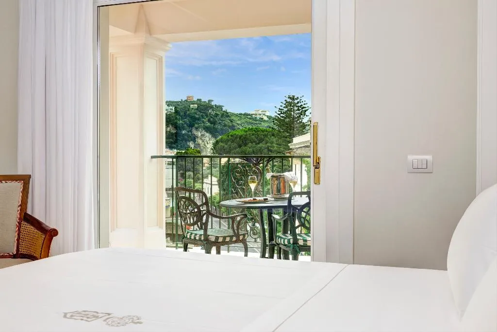 SUITE LUXURY SEA VIEW Room, Grand Hotel Royal, Naples