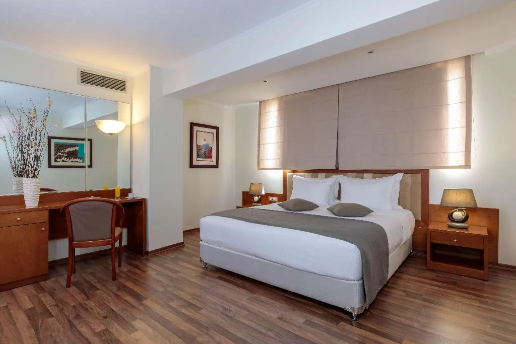 JUNIOR SUITE THREE BEDS Room, Best Western Plus Hotel Plaza, Rhodes