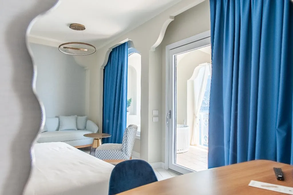 JUNIOR SUITE WITH JACUZZI WITH VIEWS Room, Hotel Club Due Torri, Naples