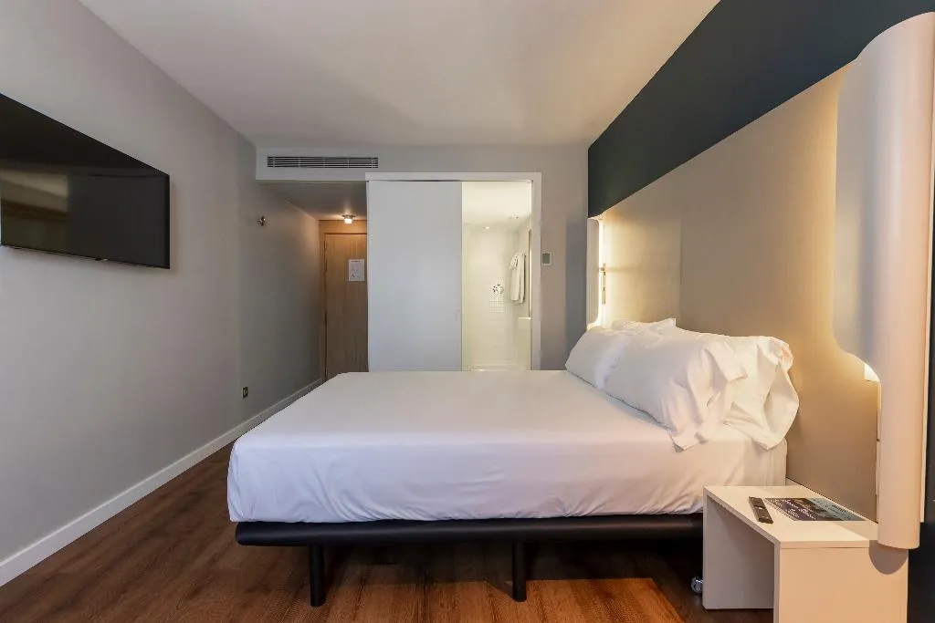 DOUBLE STANDARD Room, Travelodge Malaga Aeropuerto, Costa Del Sol