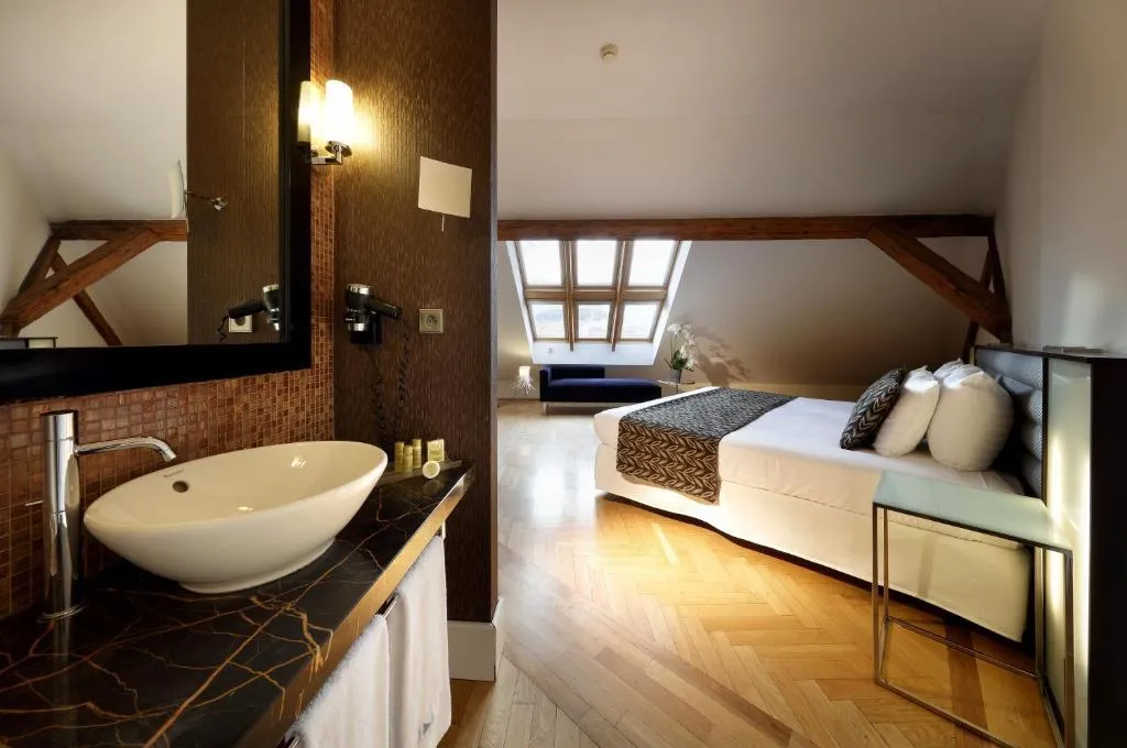 DOUBLE DELUXE Room, Eurostars Thalia, Prague