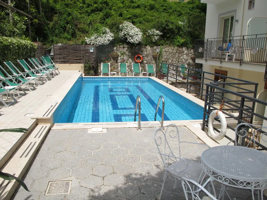 Double or Twin POOL VIEW Room, Club Sorrento, Naples