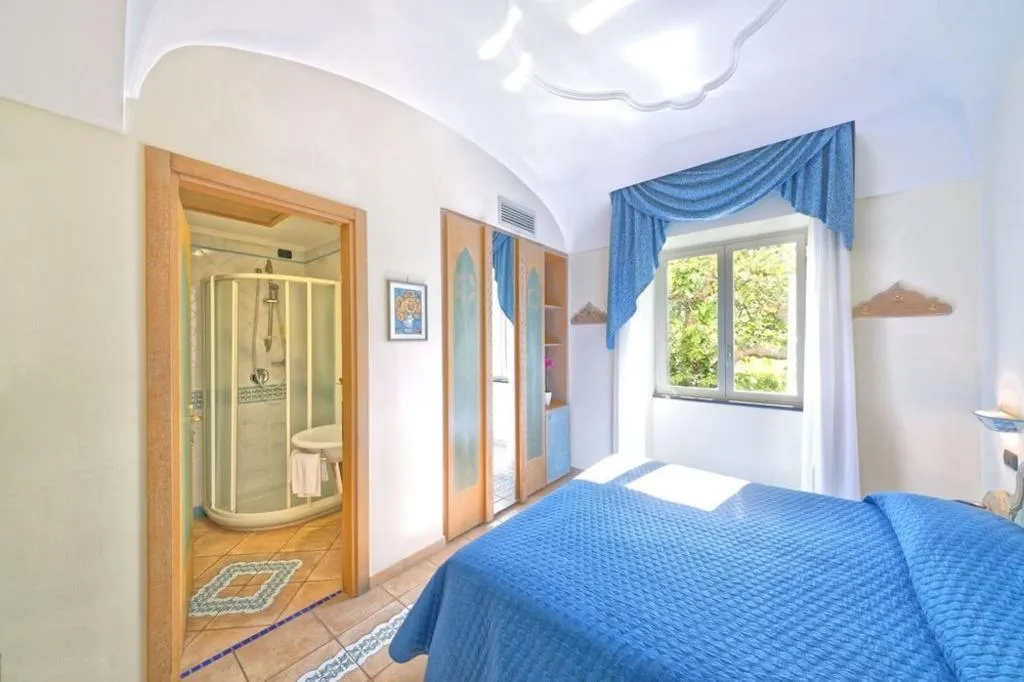 Room, Punta Imperatore, Naples