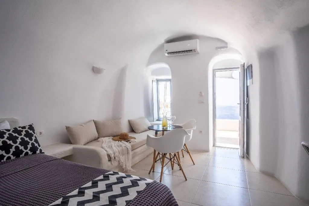 SUITE SUPERIOR WITH VIEWS Room, On The Cliff, Santorini