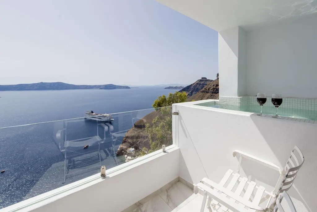 JUNIOR SUITE TWO DOUBLE BEDS Room, Villa Renos, Santorini