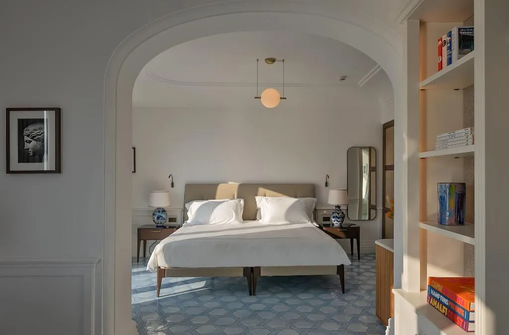 Room, Borgo Santandrea, Naples