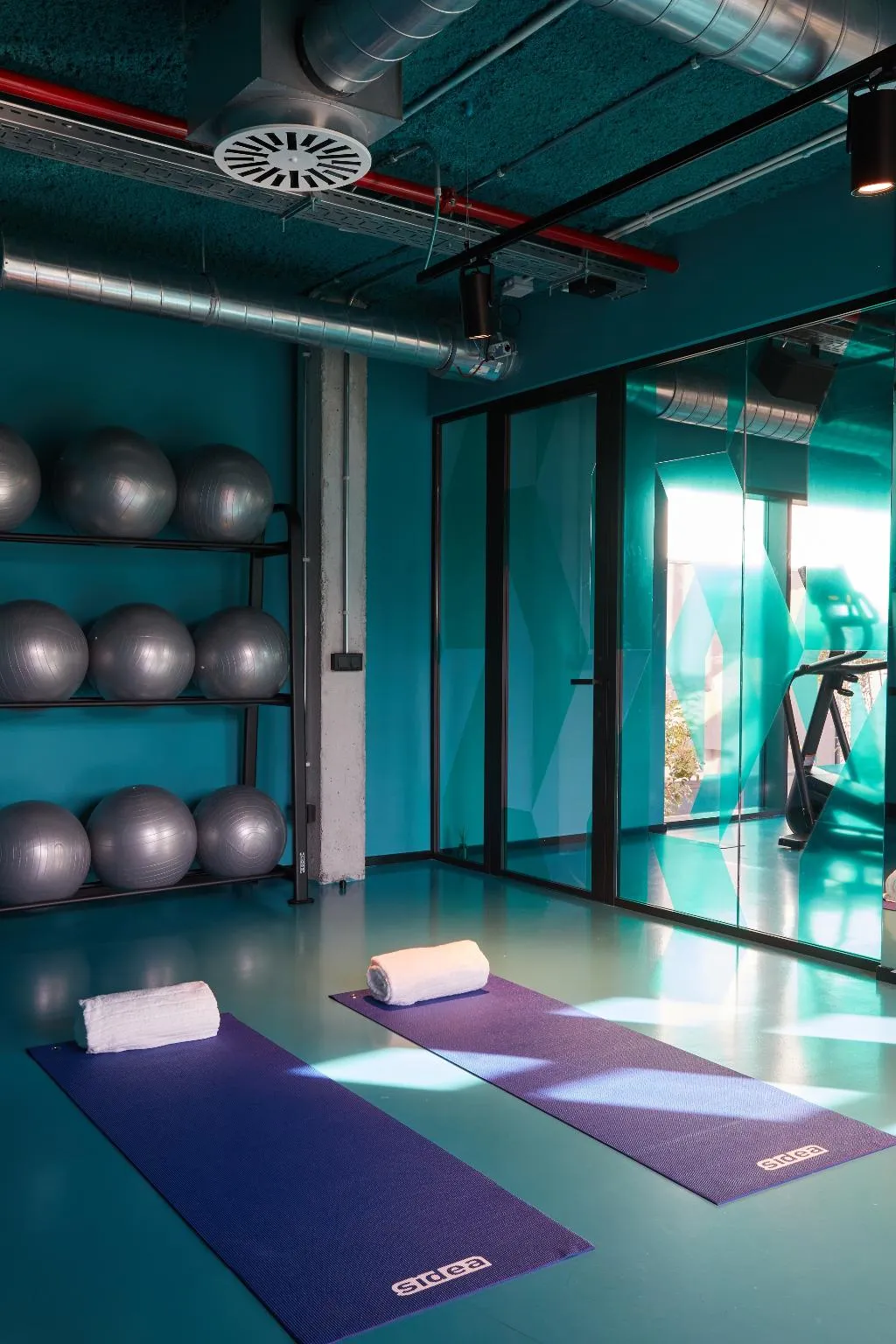 Sports and Entertainment, The Social Hub Barcelona Poblenou, Barcelona