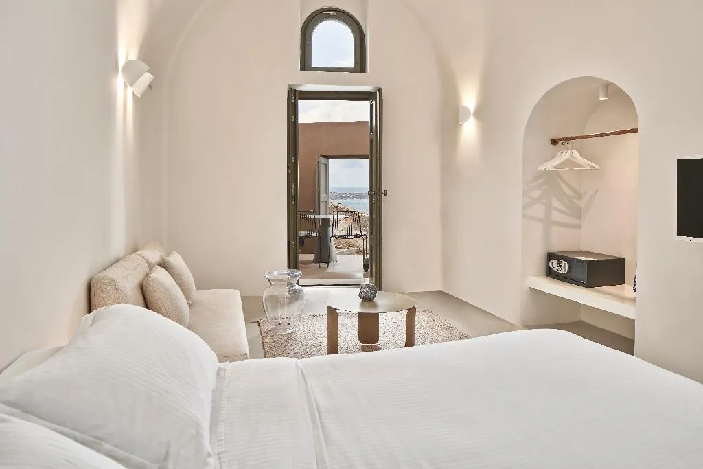 SUITE WITH JACUZZI Room, Old Castle Oia by Mr and Mrs White, Santorini