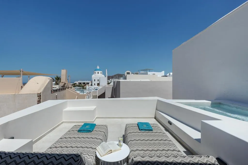 SUITE DELUXE WITH TERRACE Room, La Madeleine Oia, Santorini