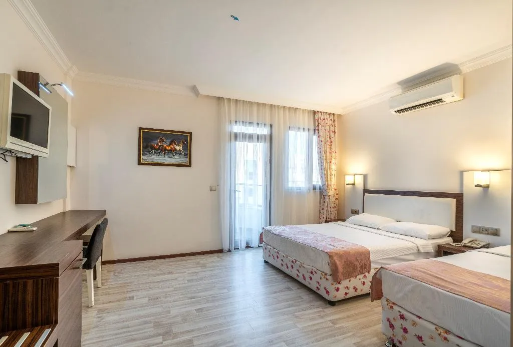 FAMILY ROOM THREE BEDROOMS ONE BATHROOM Room, Atlas Beach Hotel, Antalya