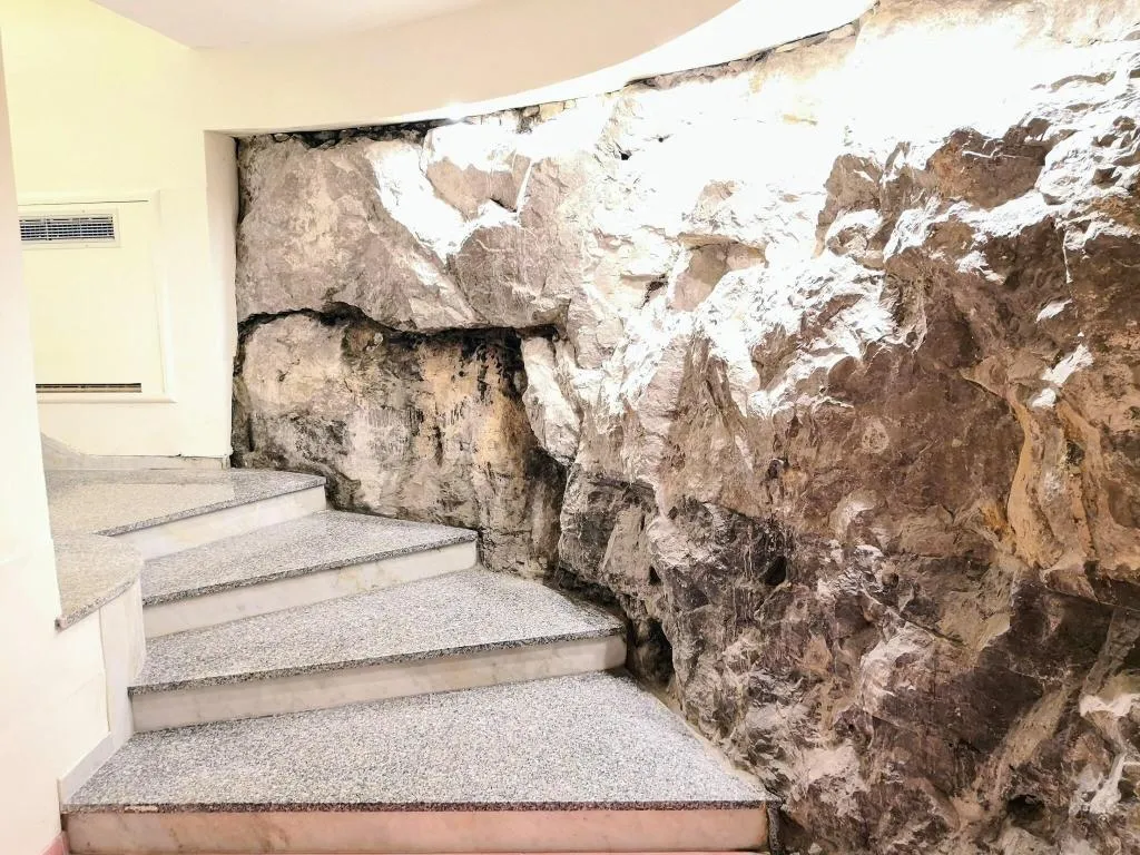 Lobby, Belair, Naples