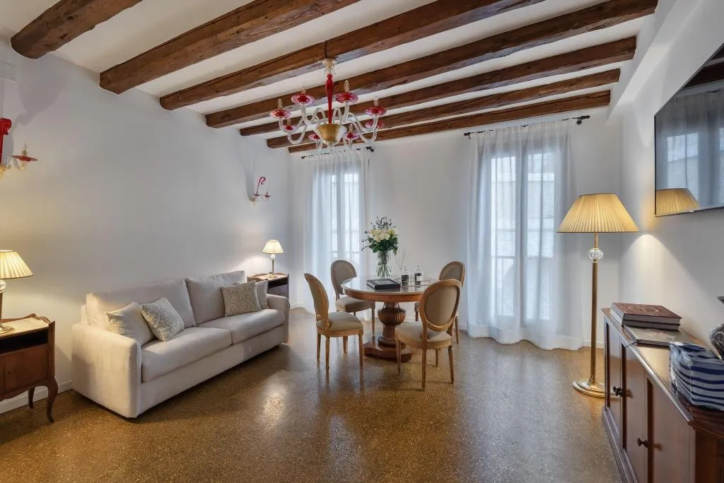 APARTMENT SUPERIOR RIVER VIEW Room, AD Place Venice, Venice