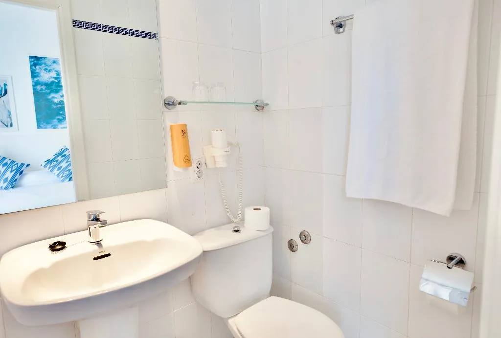 Room, JS Horitzo, Majorca