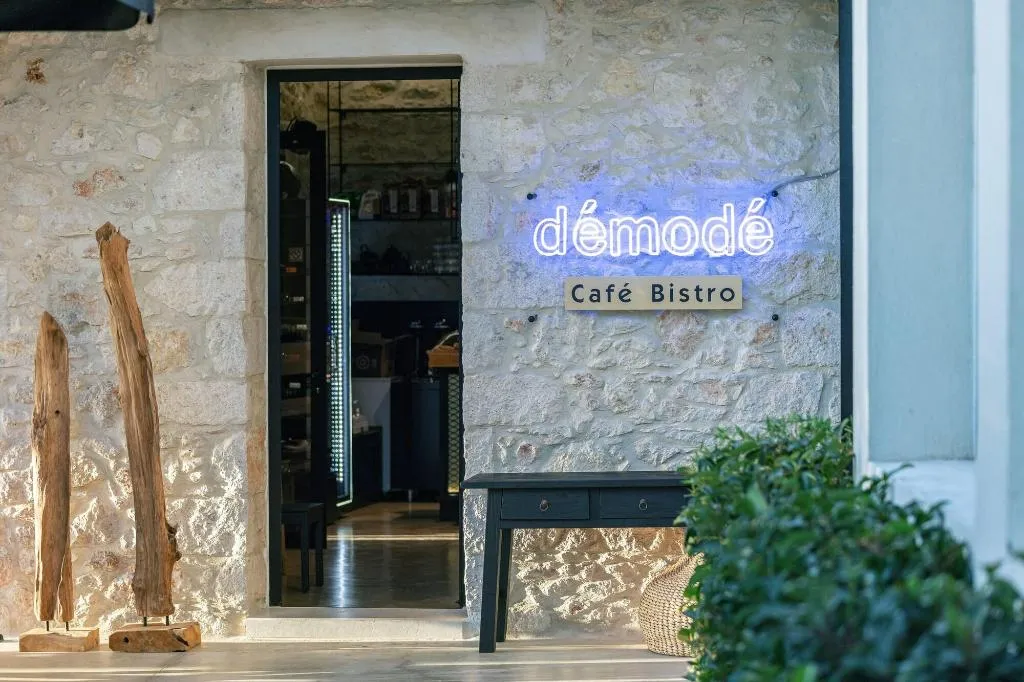 Restaurant, Chapter 02 Gallery Suites, Crete