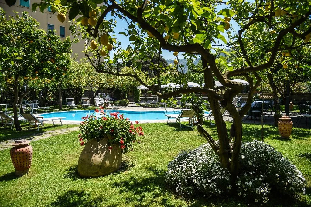 Pool, Antiche Mura, Naples