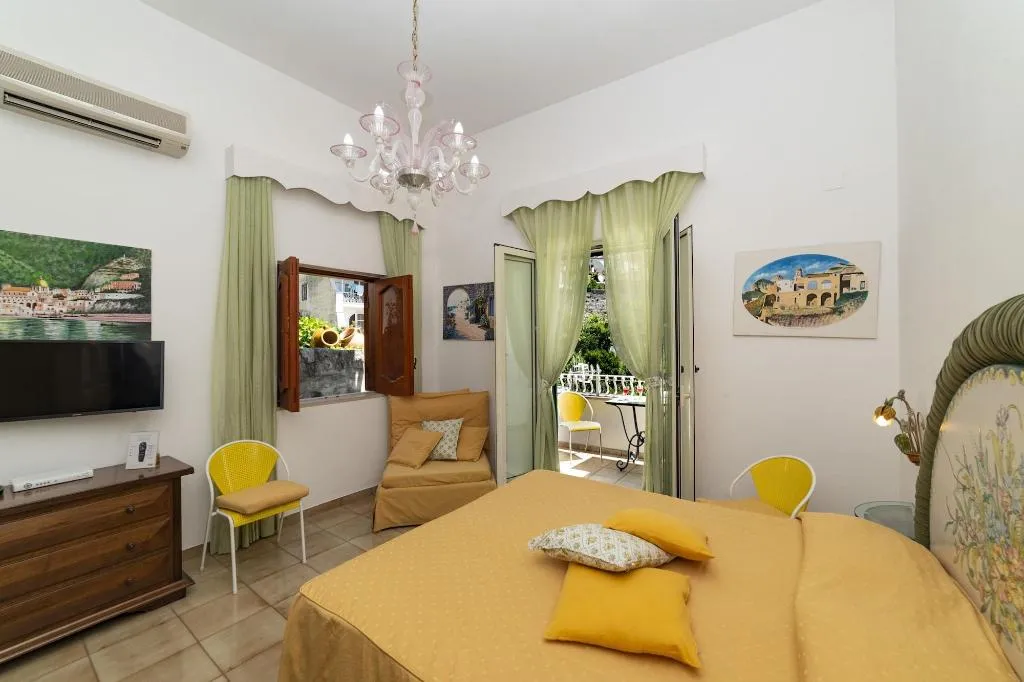 Room, Casa Teresa, Naples