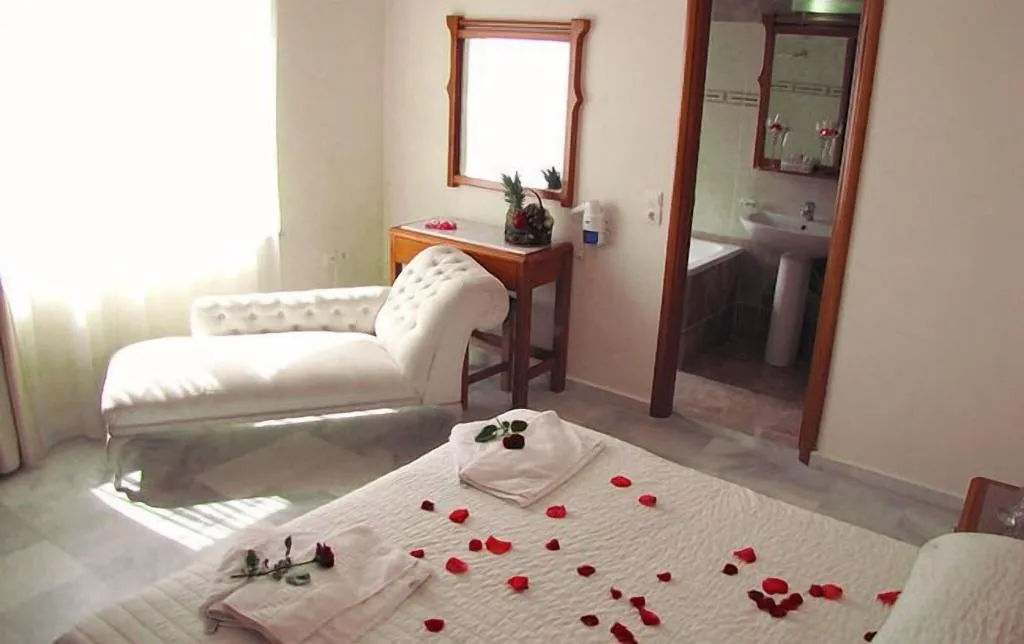 Room, Futura, Crete