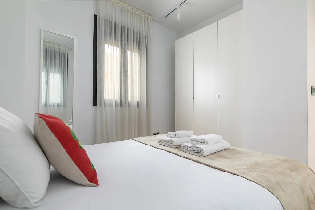 APARTMENT TWO BEDROOMS WITH TERRACE Room, Holiday Rentals Tempa Museo, Seville